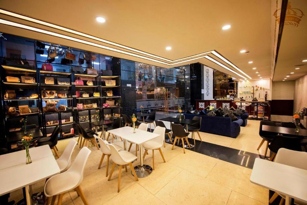 Golden Crown Hotel Saigon Хошимин Екстериор снимка