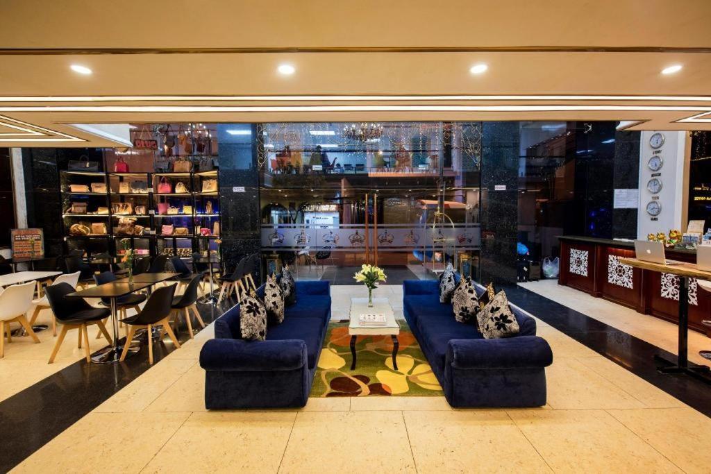 Golden Crown Hotel Saigon Хошимин Екстериор снимка