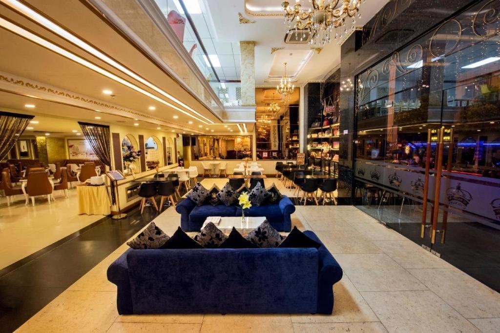 Golden Crown Hotel Saigon Хошимин Екстериор снимка