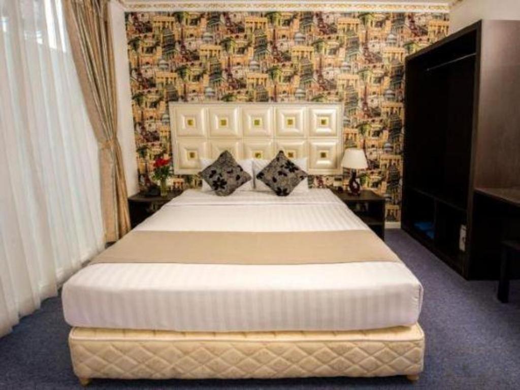 Golden Crown Hotel Saigon Хошимин Екстериор снимка