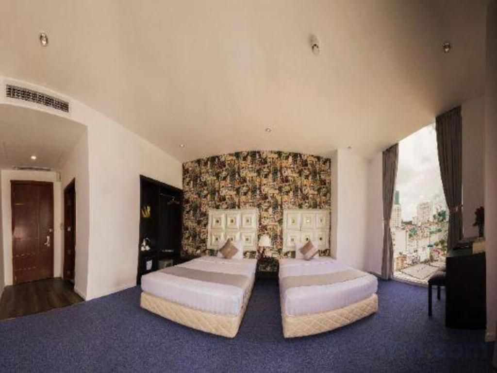 Golden Crown Hotel Saigon Хошимин Екстериор снимка