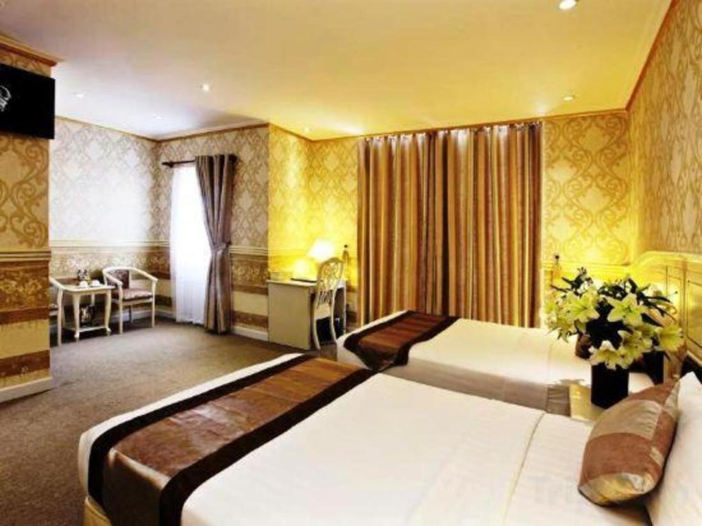 Golden Crown Hotel Saigon Хошимин Екстериор снимка