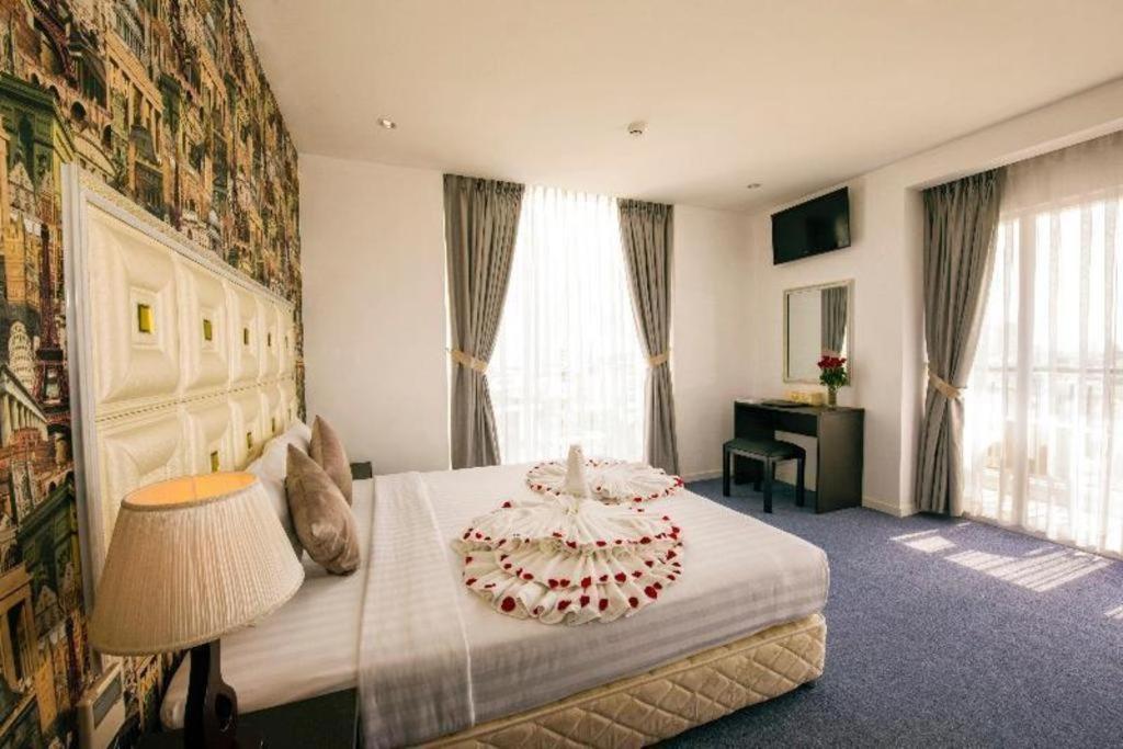 Golden Crown Hotel Saigon Хошимин Екстериор снимка