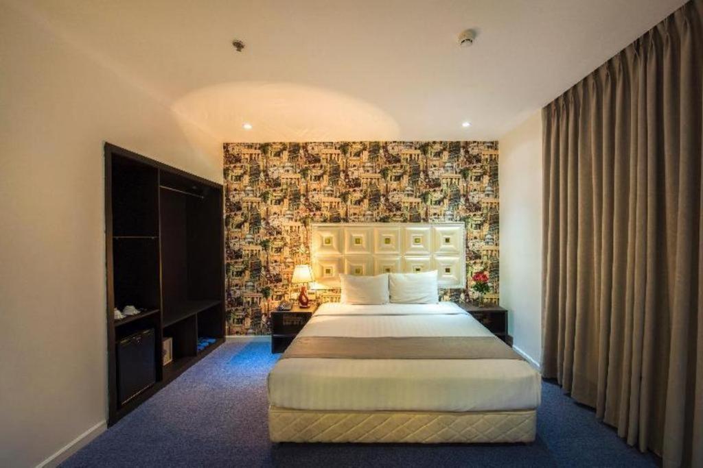 Golden Crown Hotel Saigon Хошимин Екстериор снимка
