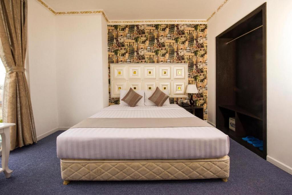 Golden Crown Hotel Saigon Хошимин Екстериор снимка