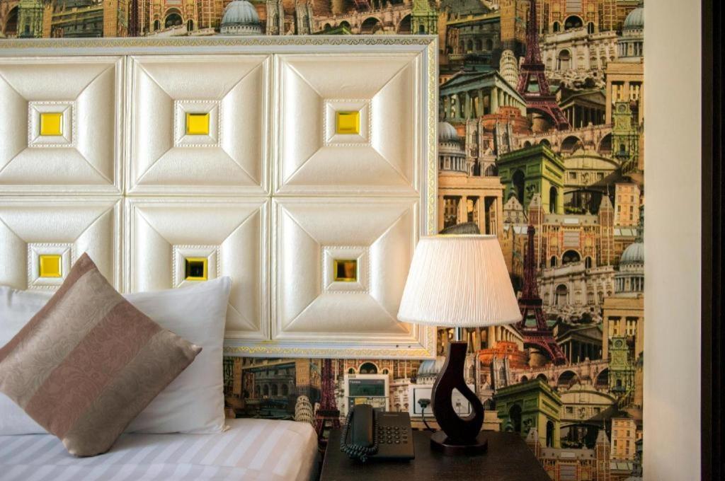 Golden Crown Hotel Saigon Хошимин Екстериор снимка