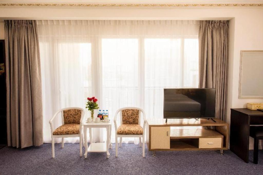Golden Crown Hotel Saigon Хошимин Екстериор снимка