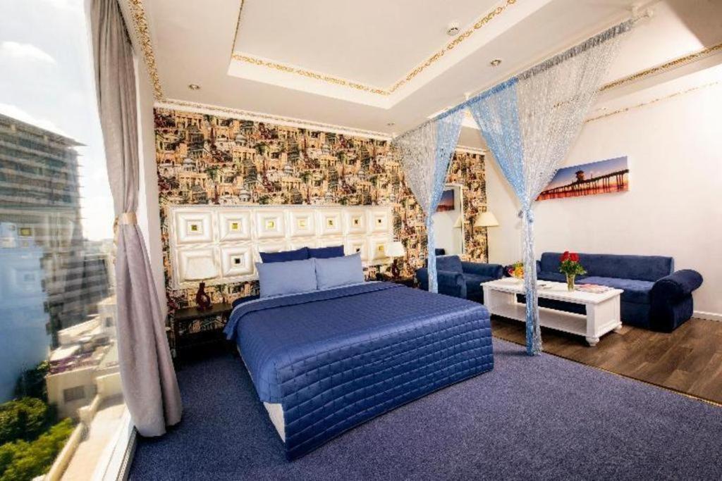 Golden Crown Hotel Saigon Хошимин Екстериор снимка