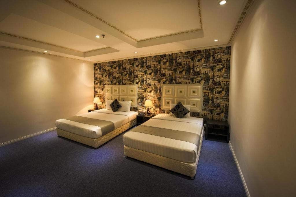 Golden Crown Hotel Saigon Хошимин Екстериор снимка