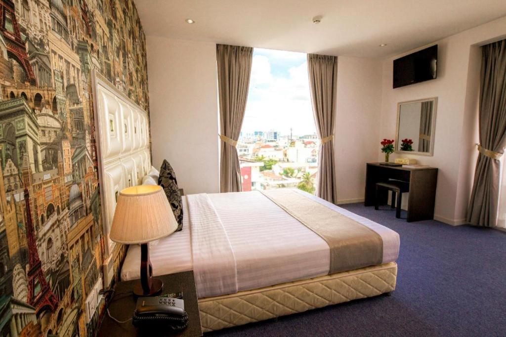 Golden Crown Hotel Saigon Хошимин Екстериор снимка