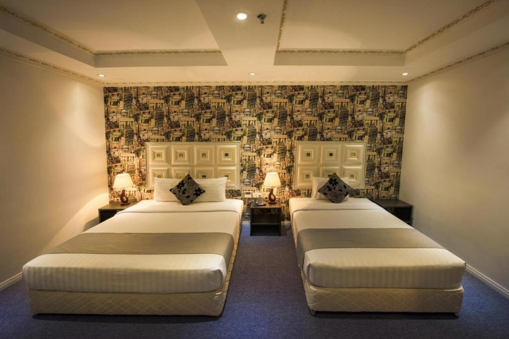 Golden Crown Hotel Saigon Хошимин Екстериор снимка