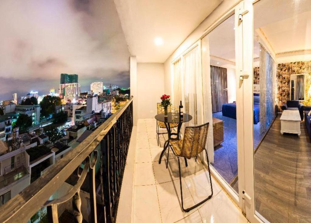 Golden Crown Hotel Saigon Хошимин Екстериор снимка