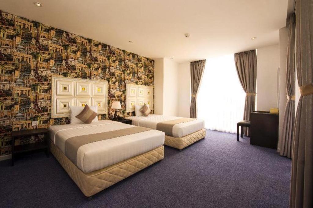 Golden Crown Hotel Saigon Хошимин Екстериор снимка