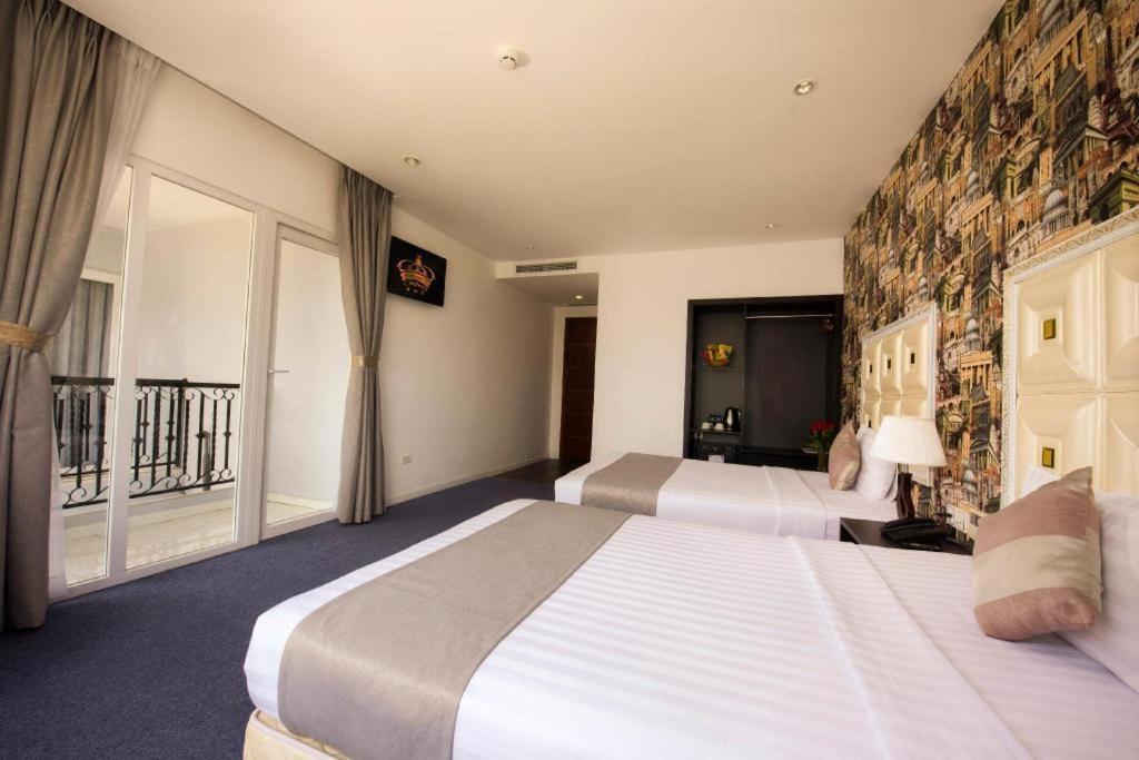 Golden Crown Hotel Saigon Хошимин Екстериор снимка