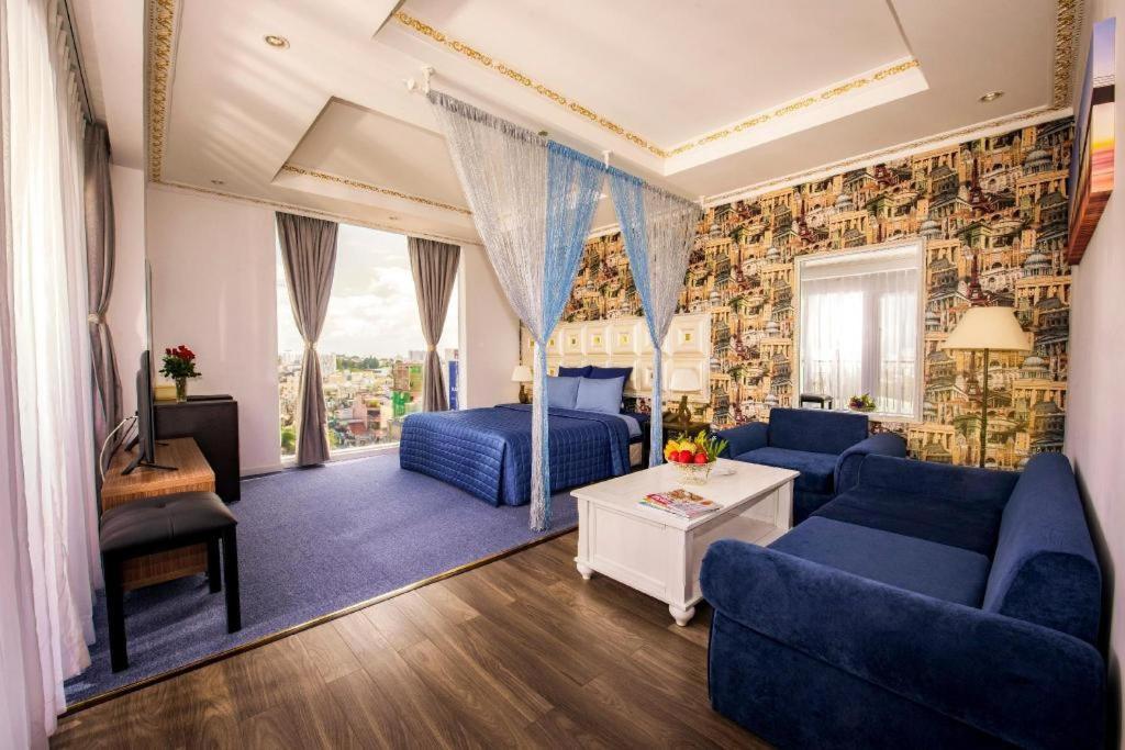Golden Crown Hotel Saigon Хошимин Екстериор снимка