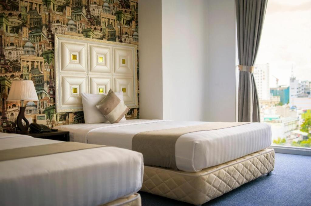 Golden Crown Hotel Saigon Хошимин Екстериор снимка