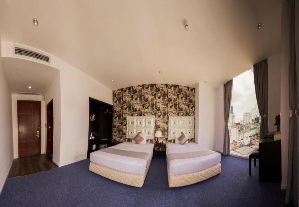 Golden Crown Hotel Saigon Хошимин Екстериор снимка