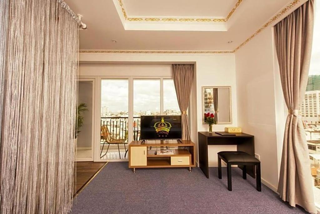 Golden Crown Hotel Saigon Хошимин Екстериор снимка